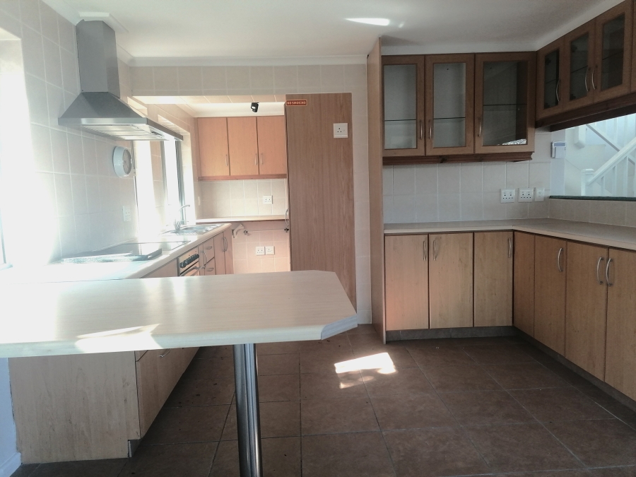To Let 4 Bedroom Property for Rent in Glencairn Heights Western Cape